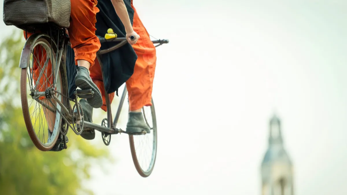 FLY TO THE MOON (preestrena)