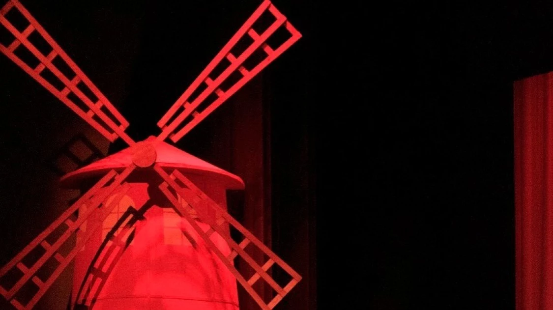 MOULIN ROUGE MOULIN ROUGE