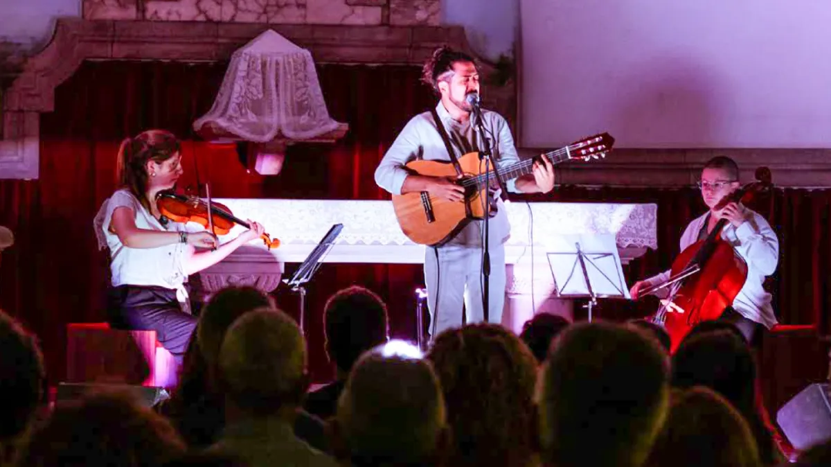 El Alejandro Nano Trio - Cantautor mexicà